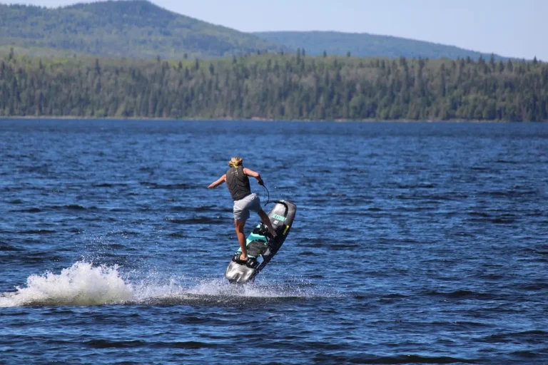 Jet Surf: A Revolução do Surf Com Pranchas Motorizadas