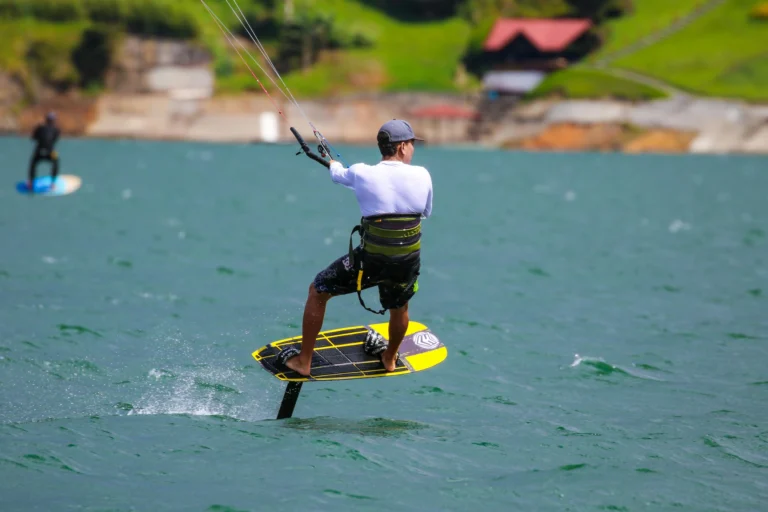 Hydrofoil: A Nova Tendência dos Esportes Radicais Aquáticos